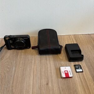 Sony Cybershot G DSC-H90 16.1MP Black Digital Camera 4 GB SD Card Case Charger